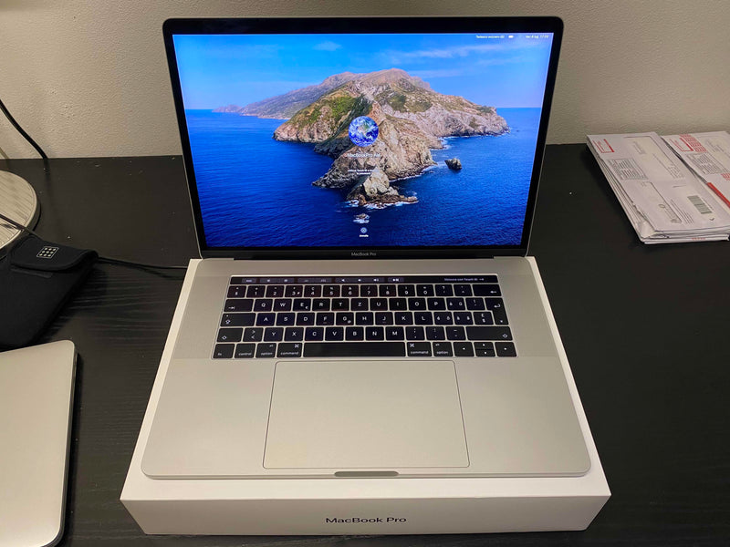 MacBook Pro 15" 256 GB Argento